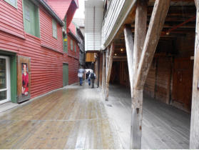 Bergen : passage dans le quartier hans�atique